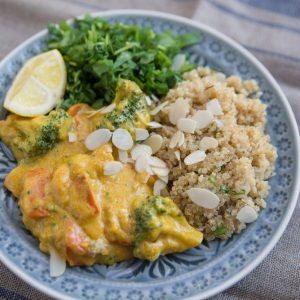 Quinoa mit Gemüse und Currysauce