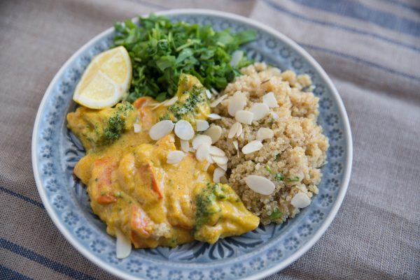 Quinoa mit Gemüse und Currysauce