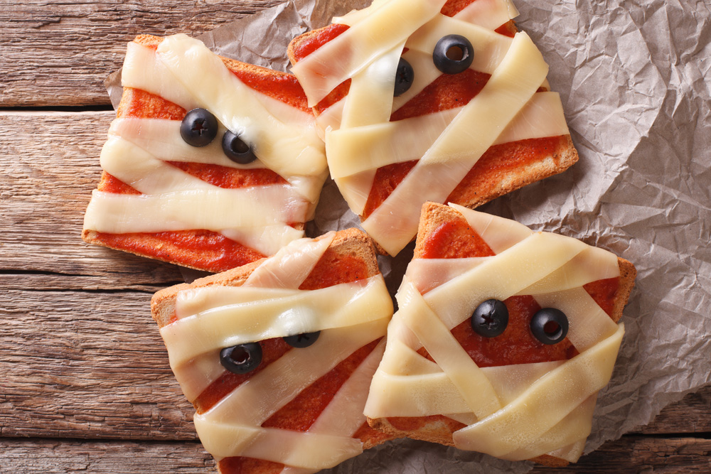 Halloween Mumien Pizza-Toast
