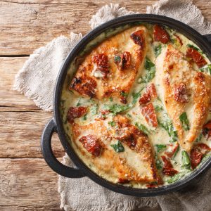 Gorgonzola-Hähnchenbrust mit Tomaten